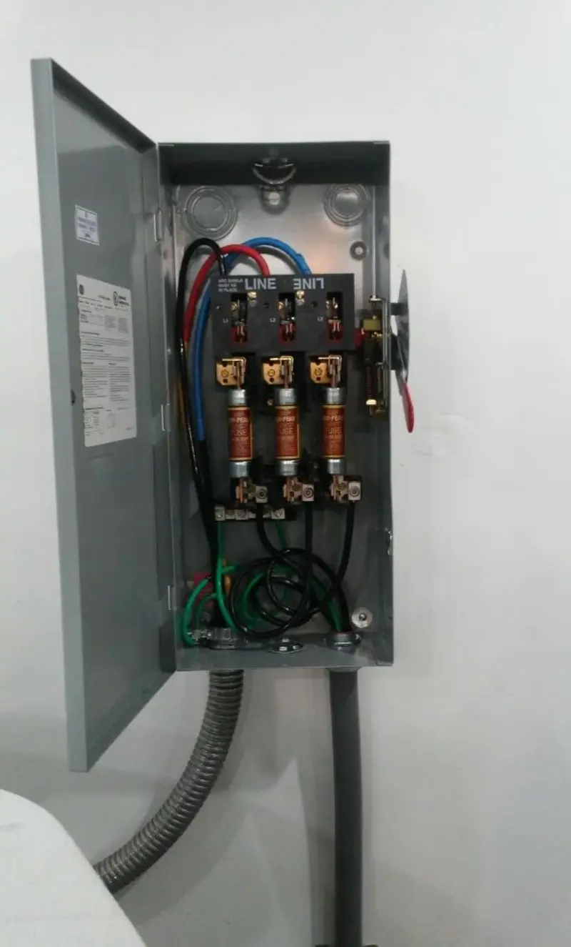Three-phase disconnect switch installed for Smoke Detector Installation in Saline